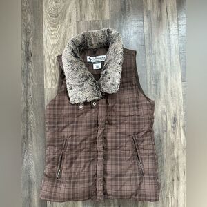 WOMENS COLUMBIA VEST SIZE MEDIUM